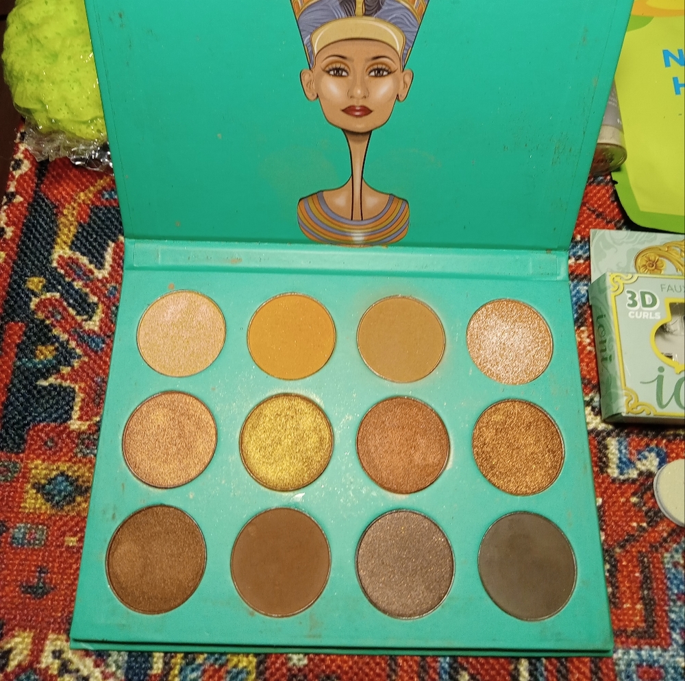 Makeup bundle! - Picture 2 of 3